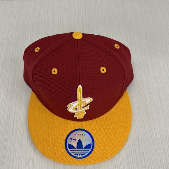 Adidas Cleveland Cavaliers Flat Brim Fitted Hat Cap 7 5/8 Red Yellow NEW - Picture 3 of 7